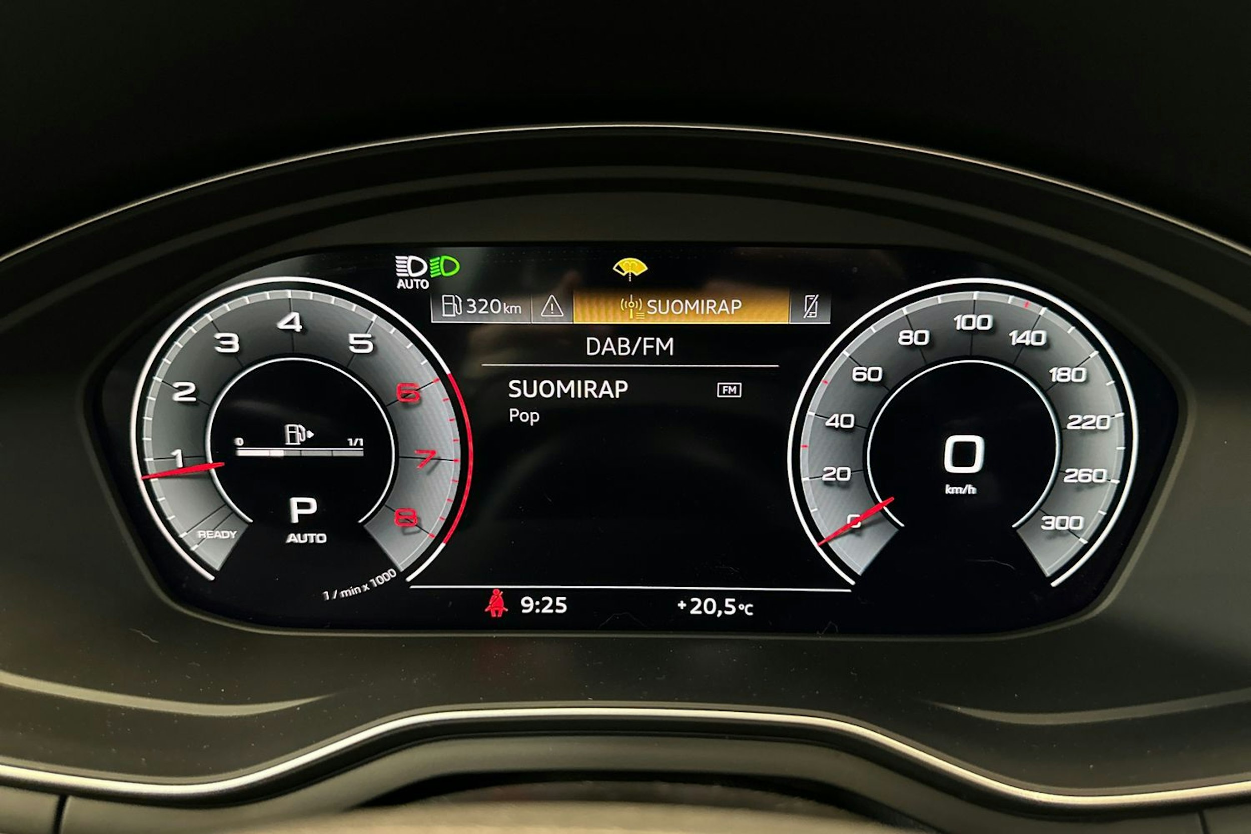 harmaa Audi A4 2023 kuva 21.