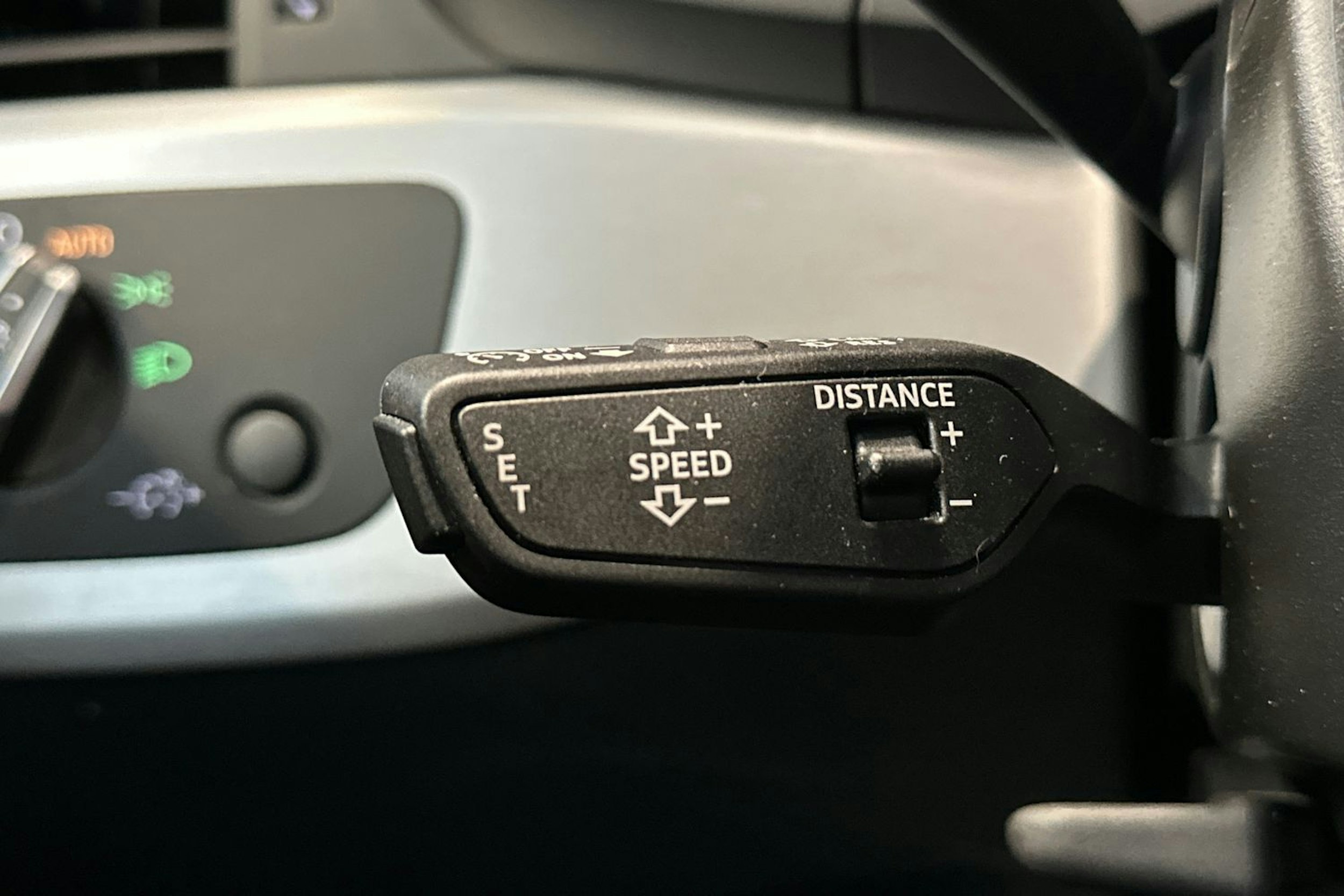 harmaa Audi A4 2023 kuva 22.