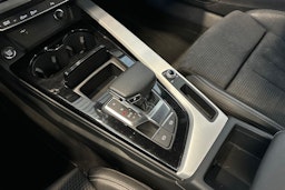 harmaa Audi A4 2023 kuva 23.