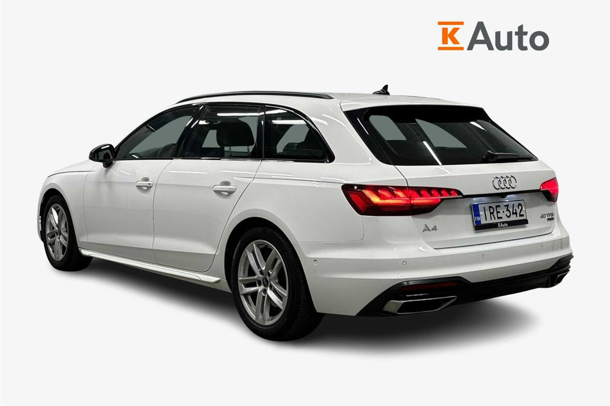 valkoinen Audi A4 2023 kuva 2.
