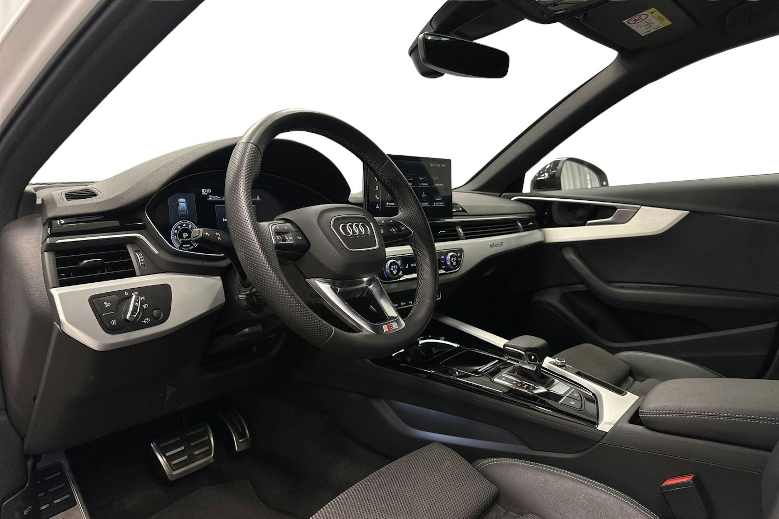 valkoinen Audi A4 2023 kuva 7.