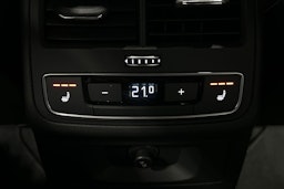 valkoinen Audi A4 2023 kuva 17.