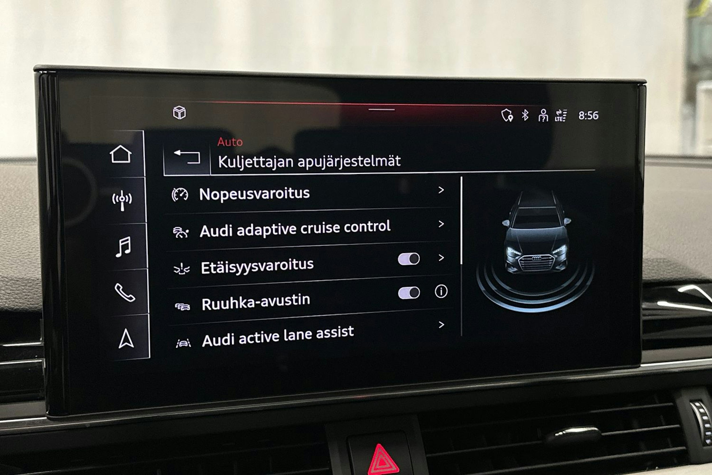 valkoinen Audi A4 2023 kuva 32.