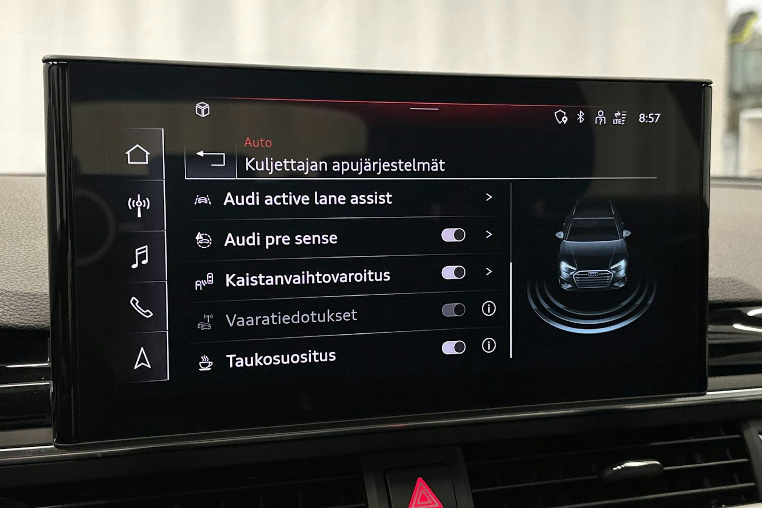 valkoinen Audi A4 2023 kuva 33.