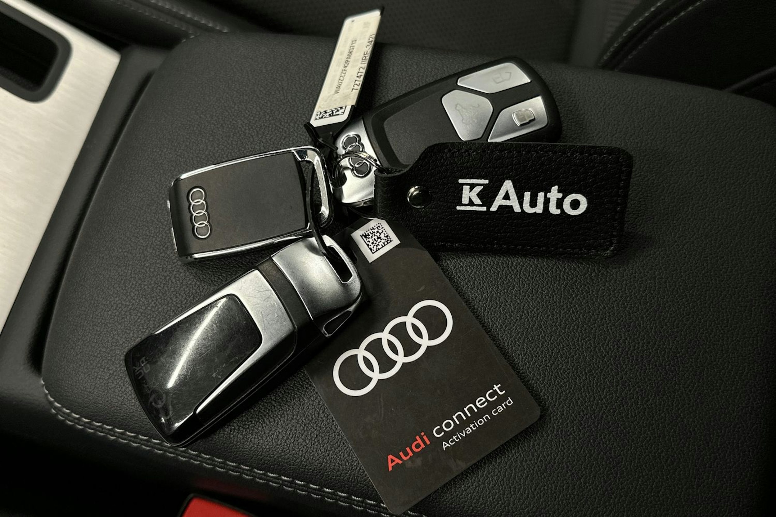 valkoinen Audi A4 2023 kuva 35.