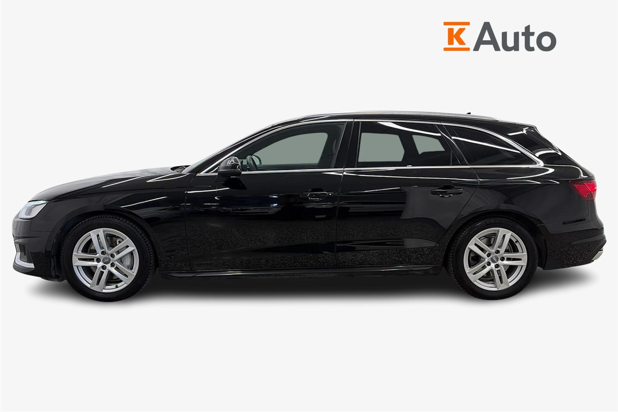 musta Audi A4 2023 kuva 7.