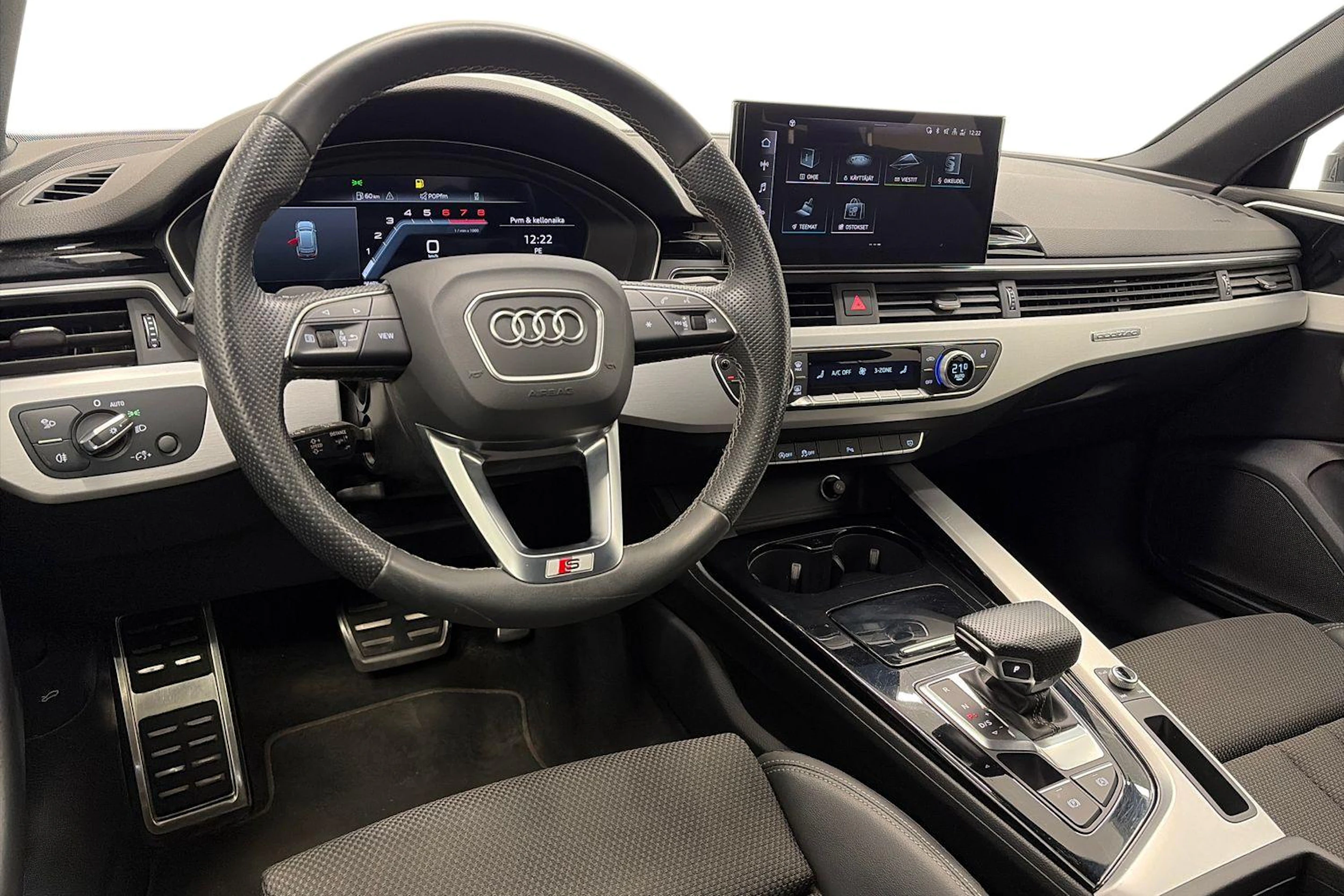 musta Audi A4 2023 kuva 8.
