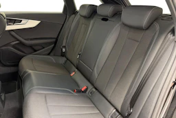 musta Audi A4 2023 kuva 11.