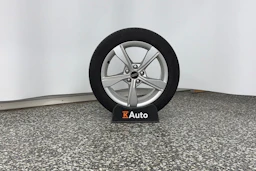musta Audi A4 2023 kuva 13.