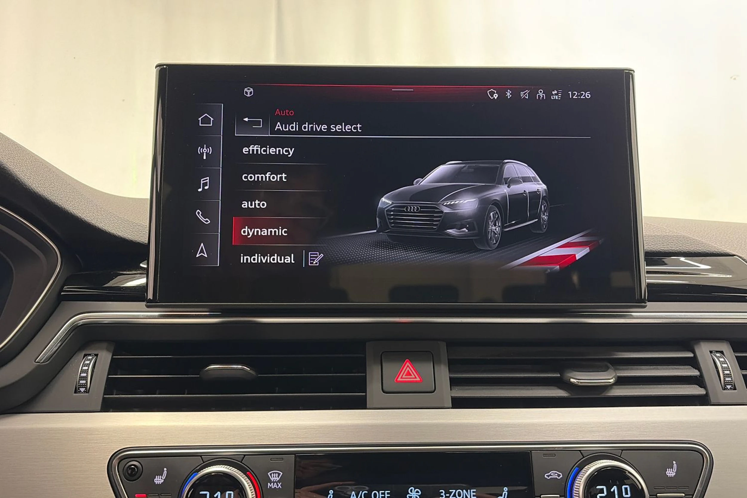 musta Audi A4 2023 kuva 25.