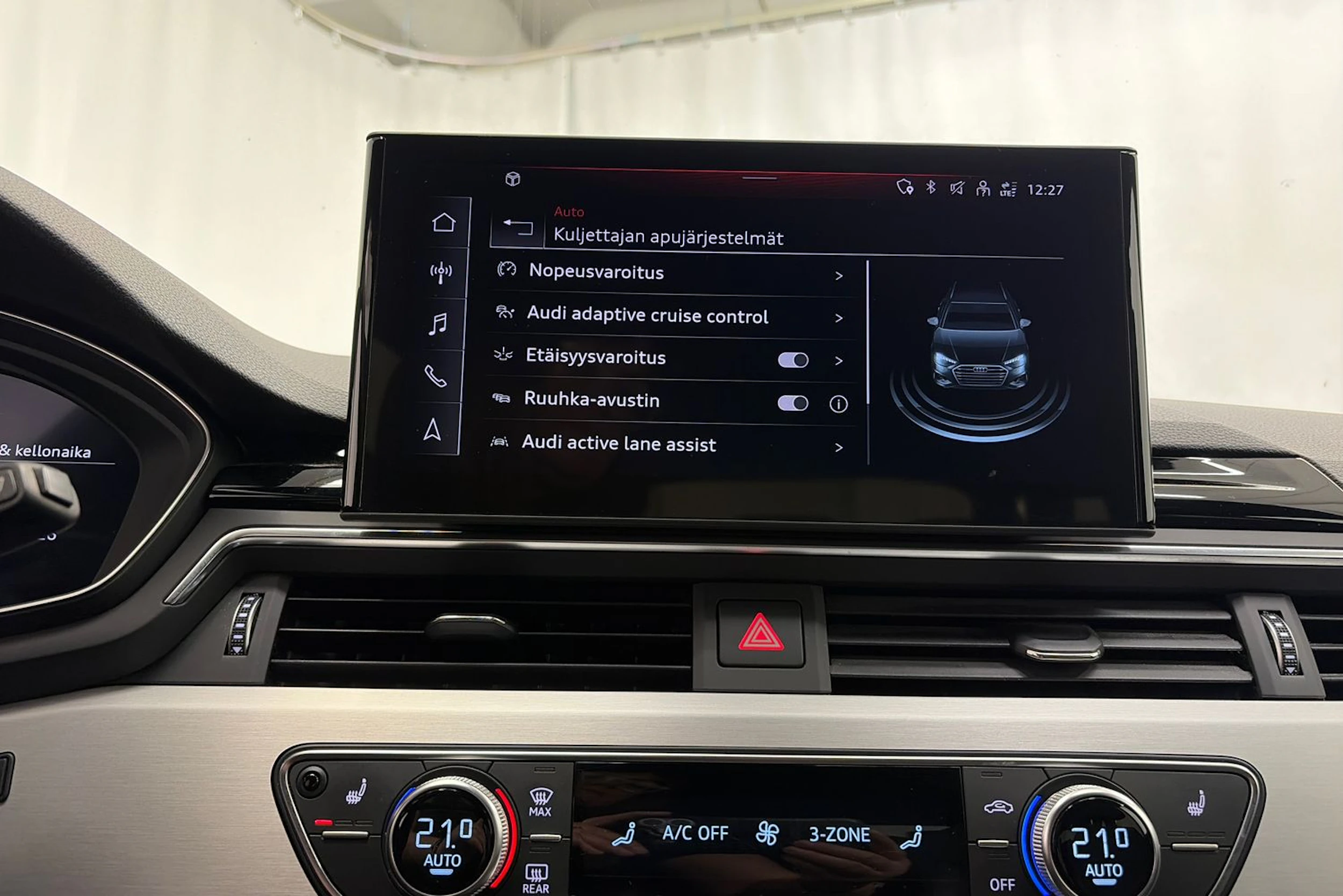 musta Audi A4 2023 kuva 26.