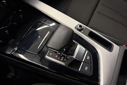 musta Audi A4 2023 kuva 29.