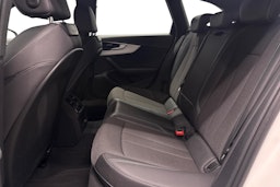 valkoinen Audi A4 2023 kuva 8.