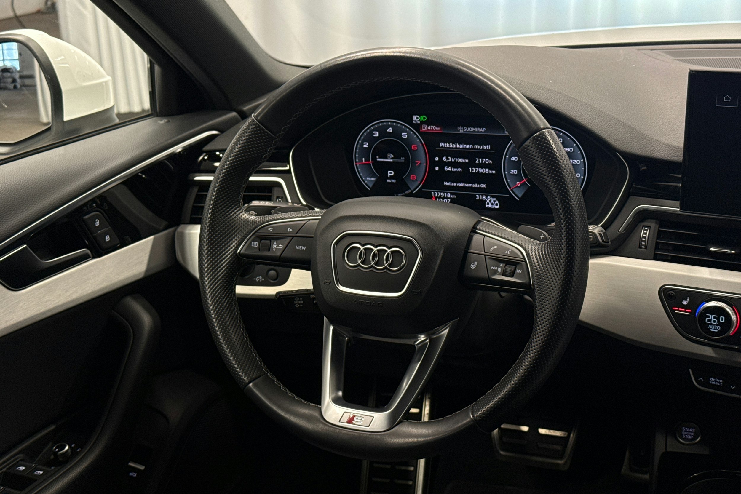 valkoinen Audi A4 2023 kuva 11.