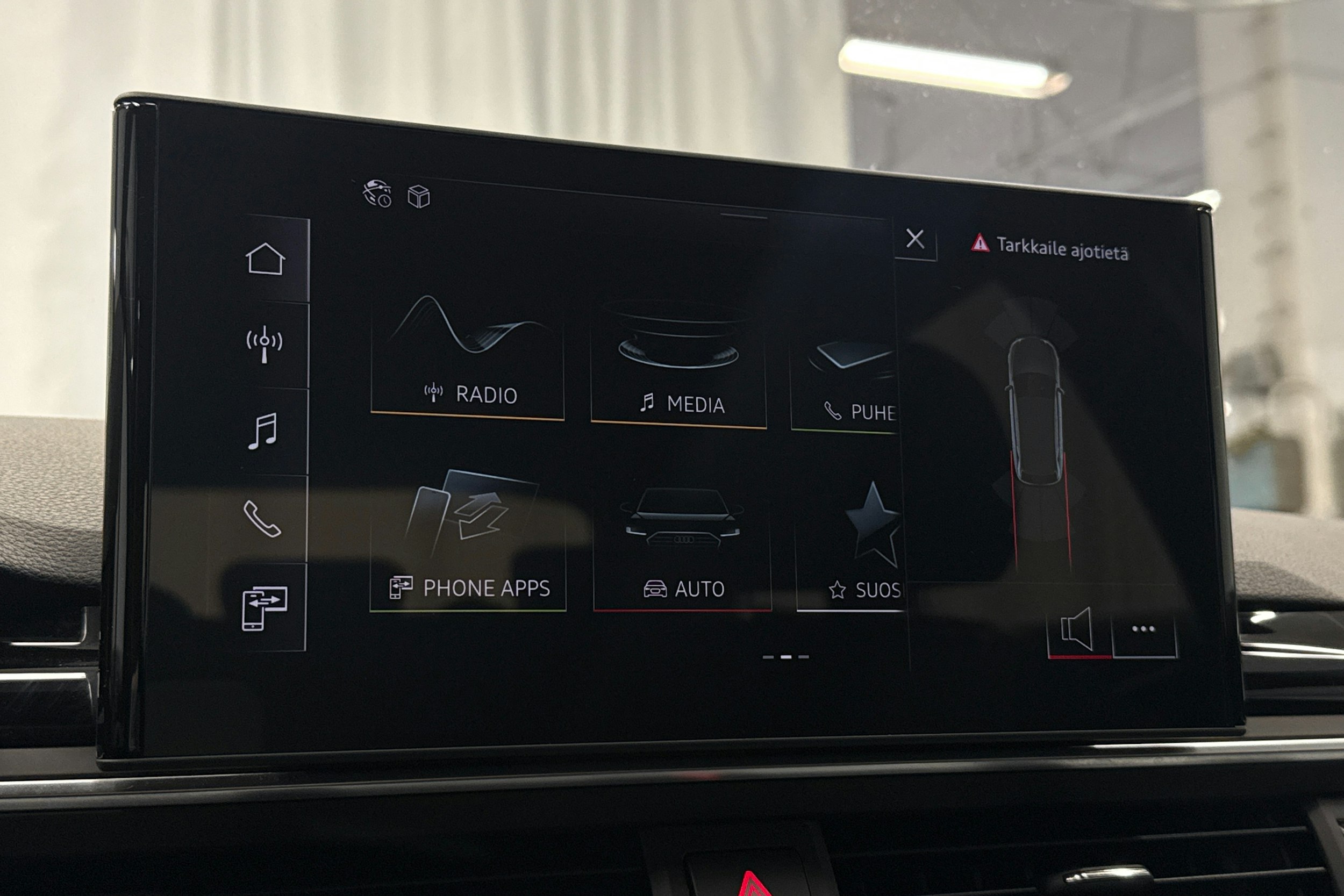 valkoinen Audi A4 2023 kuva 19.