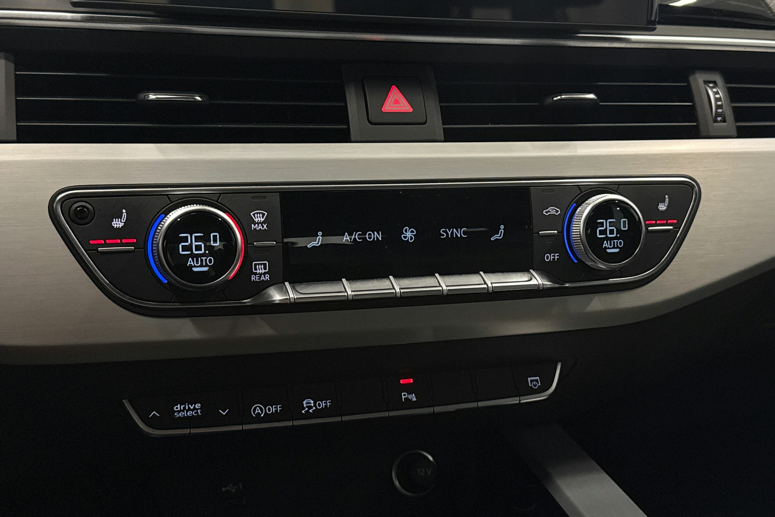 valkoinen Audi A4 2023 kuva 20.