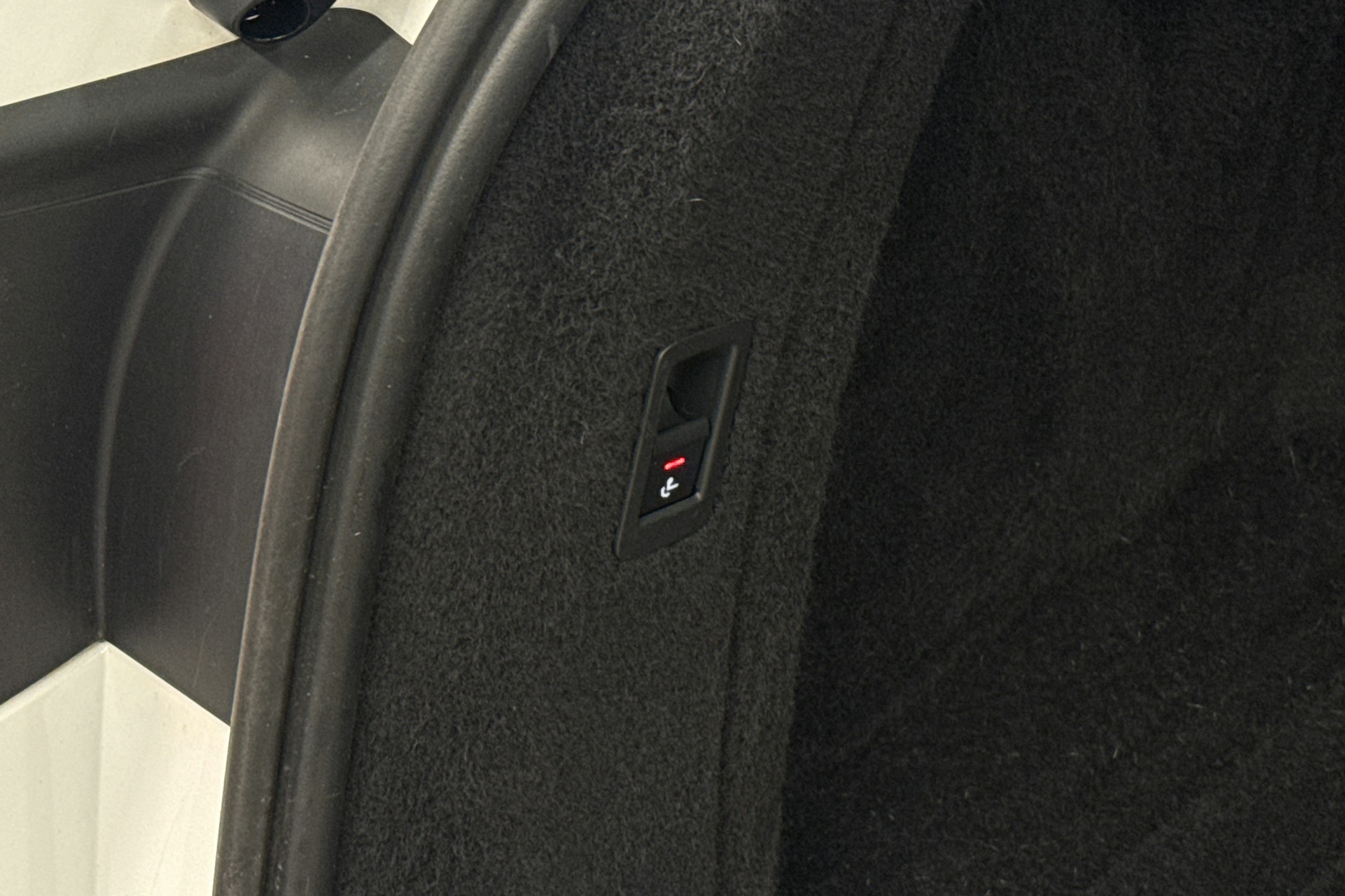 valkoinen Audi A4 2023 kuva 25.