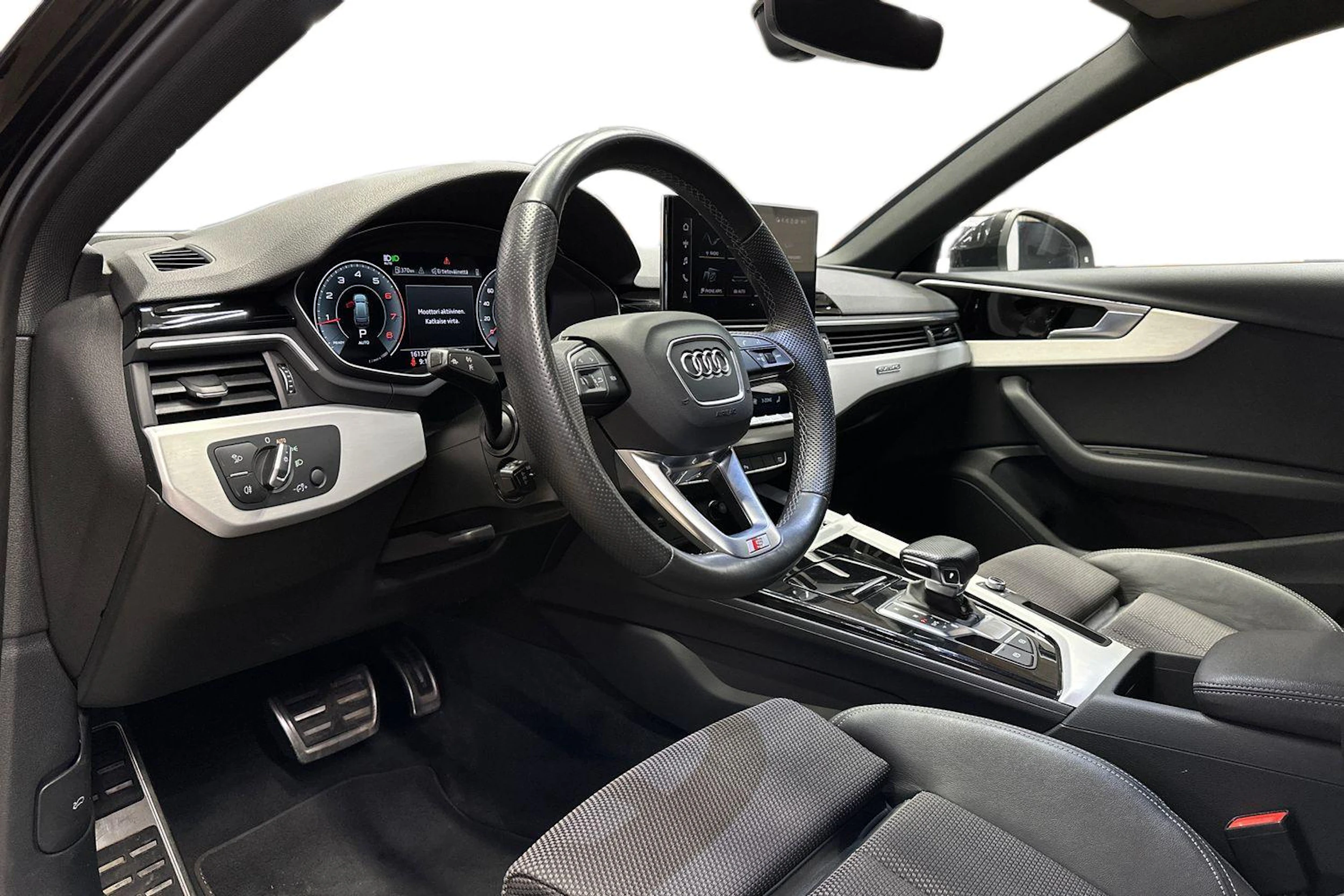 musta Audi A4 2023 kuva 6.