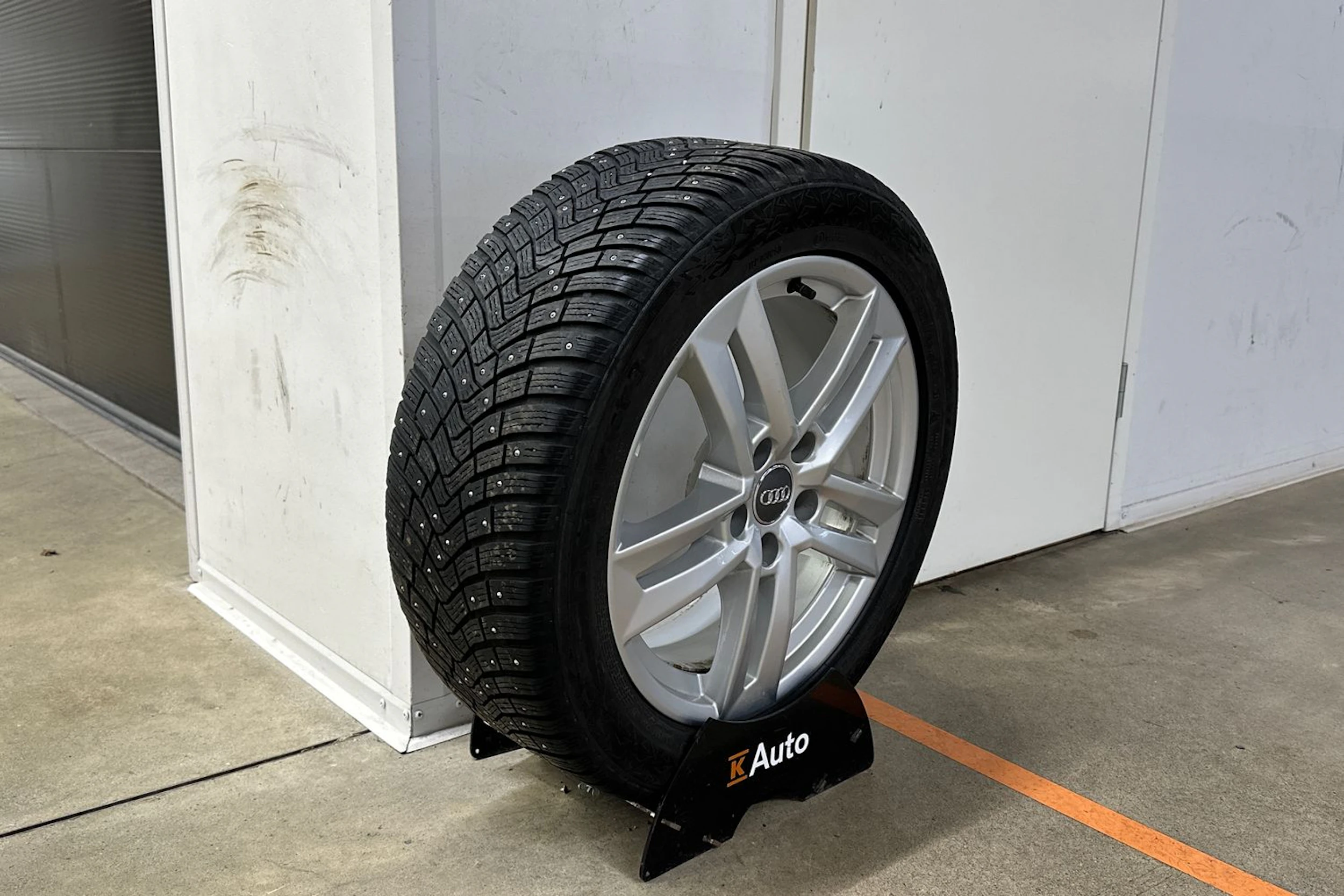 musta Audi A4 2023 kuva 10.