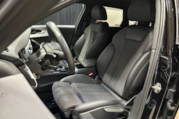 musta Audi A4 2023 kuva 13.