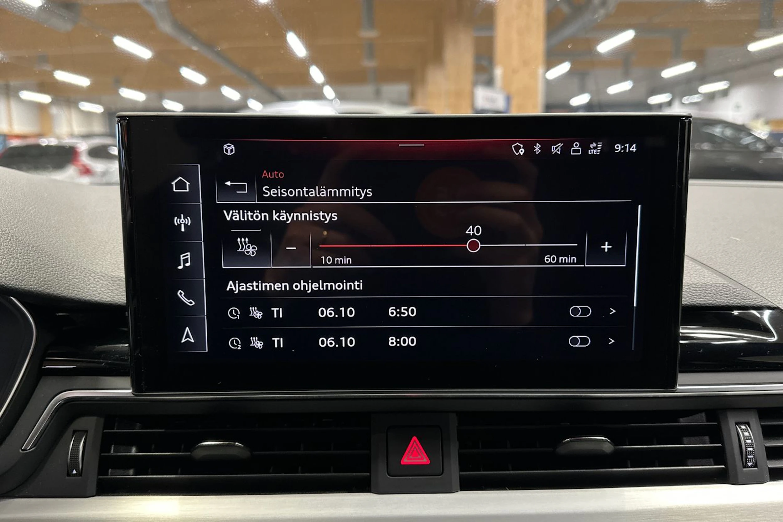 musta Audi A4 2023 kuva 16.