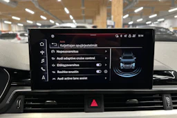 musta Audi A4 2023 kuva 17.