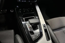 musta Audi A4 2023 kuva 21.
