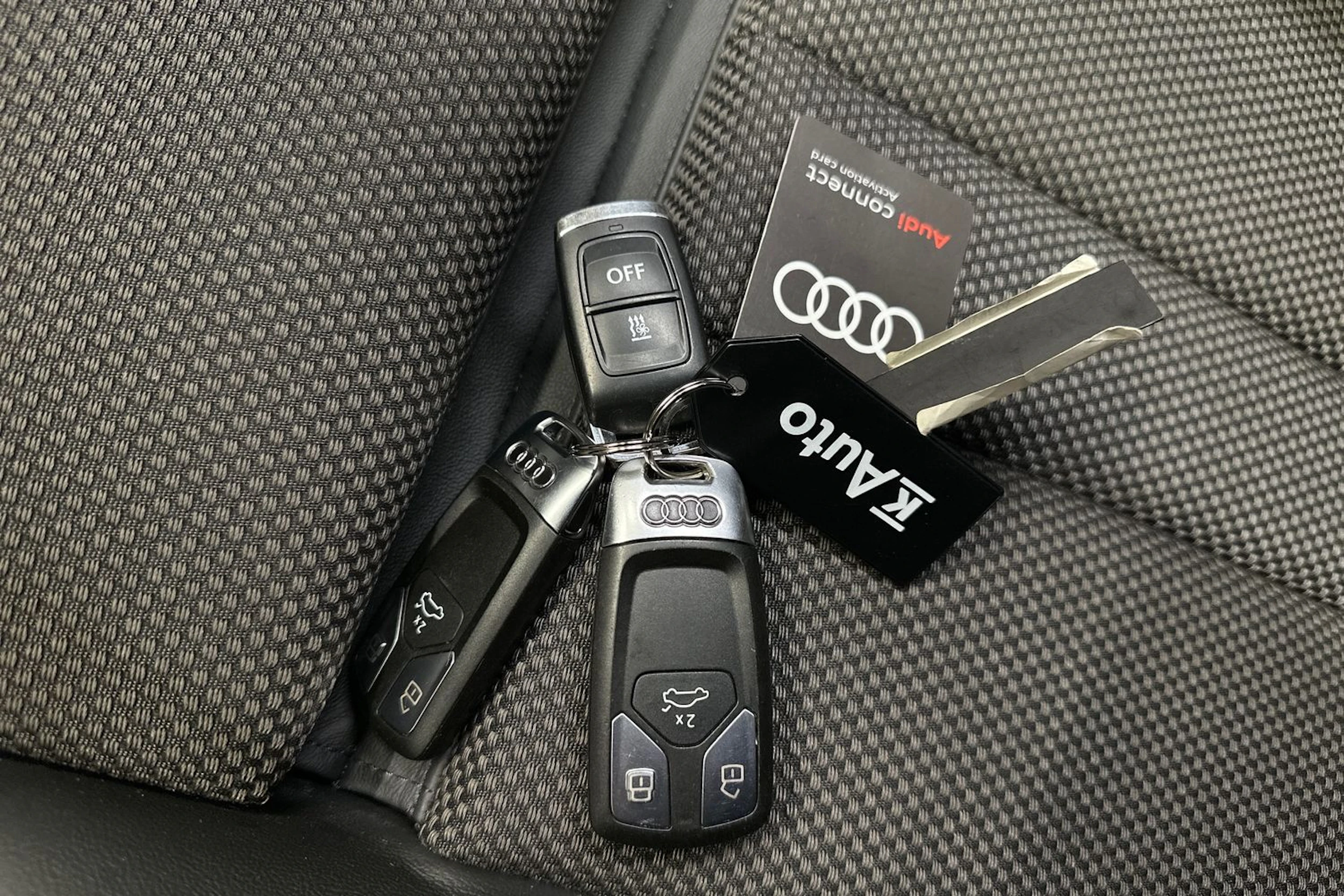 musta Audi A4 2023 kuva 22.