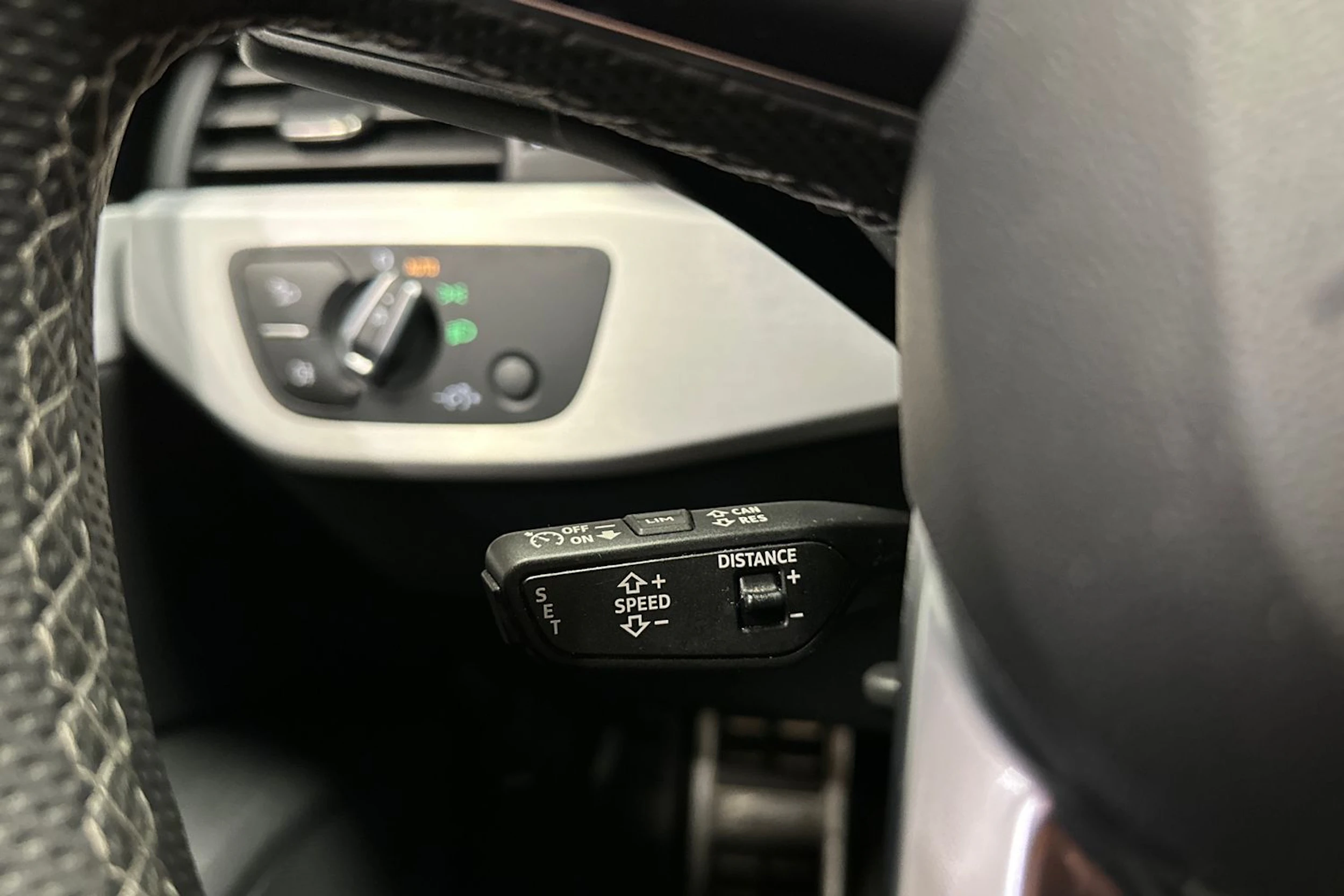 musta Audi A4 2023 kuva 26.