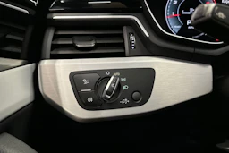 musta Audi A4 2023 kuva 27.