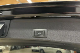 musta Audi A4 2023 kuva 31.
