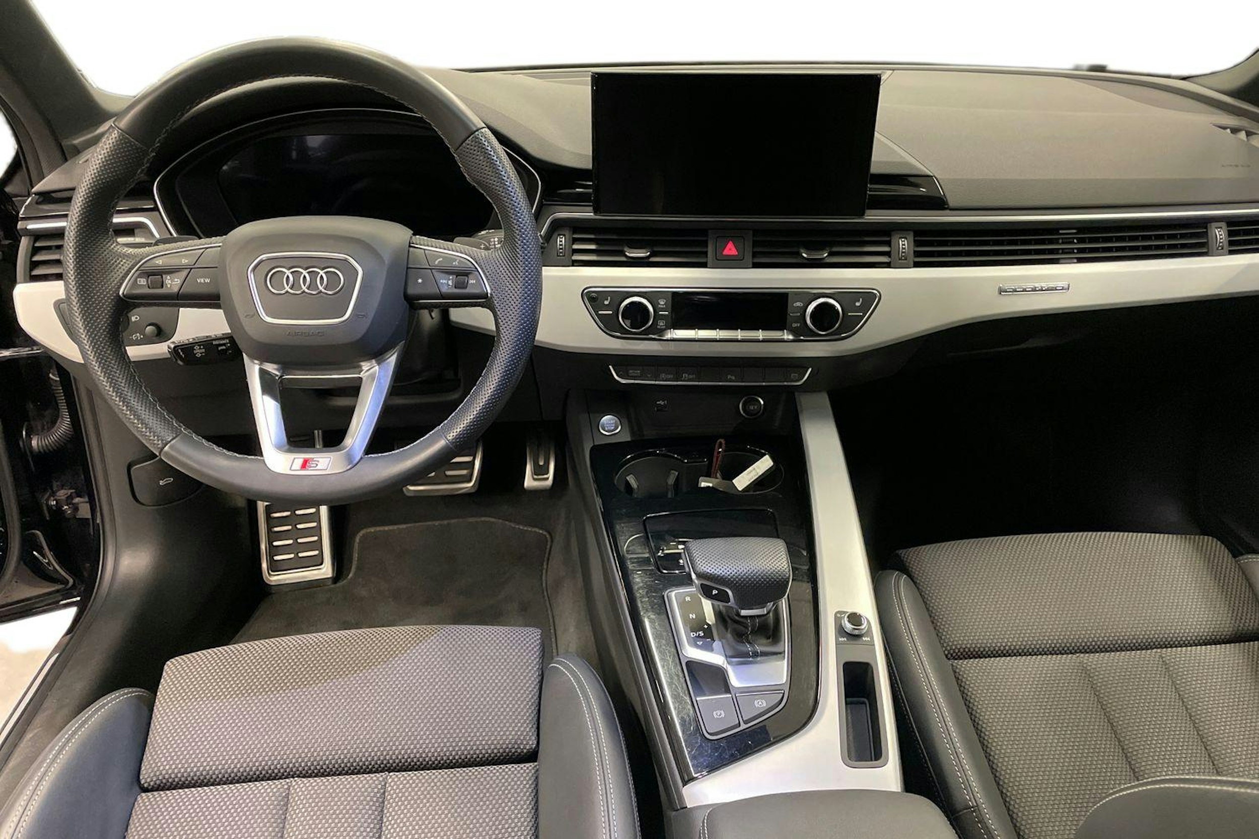 musta Audi A4 2023 kuva 9.