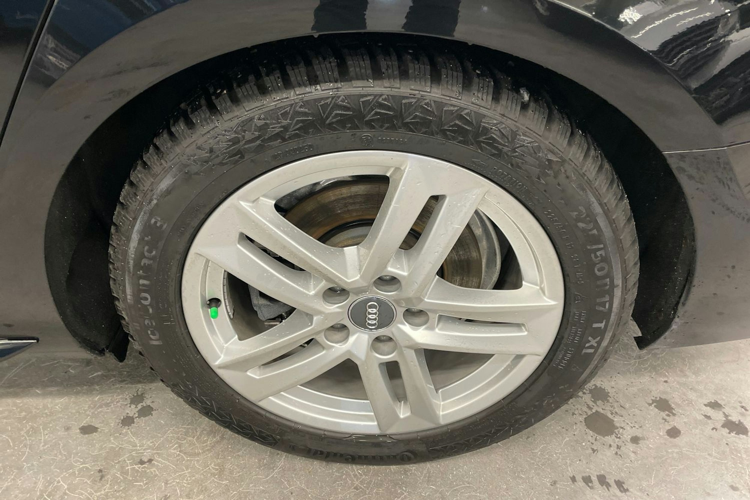 musta Audi A4 2023 kuva 12.