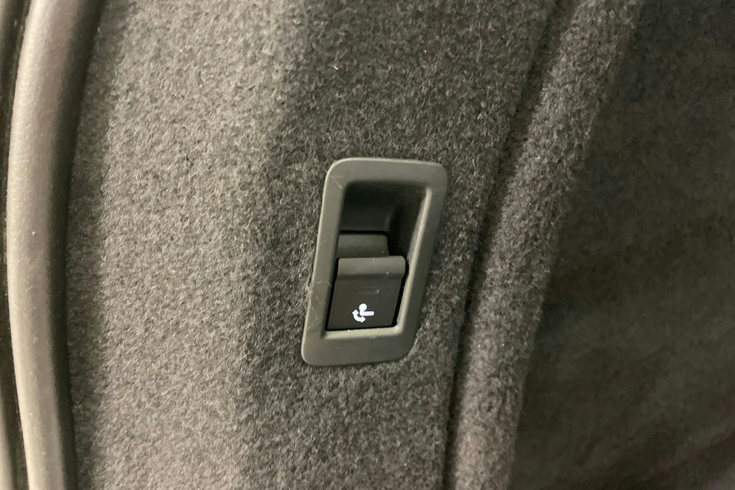 musta Audi A4 2023 kuva 15.