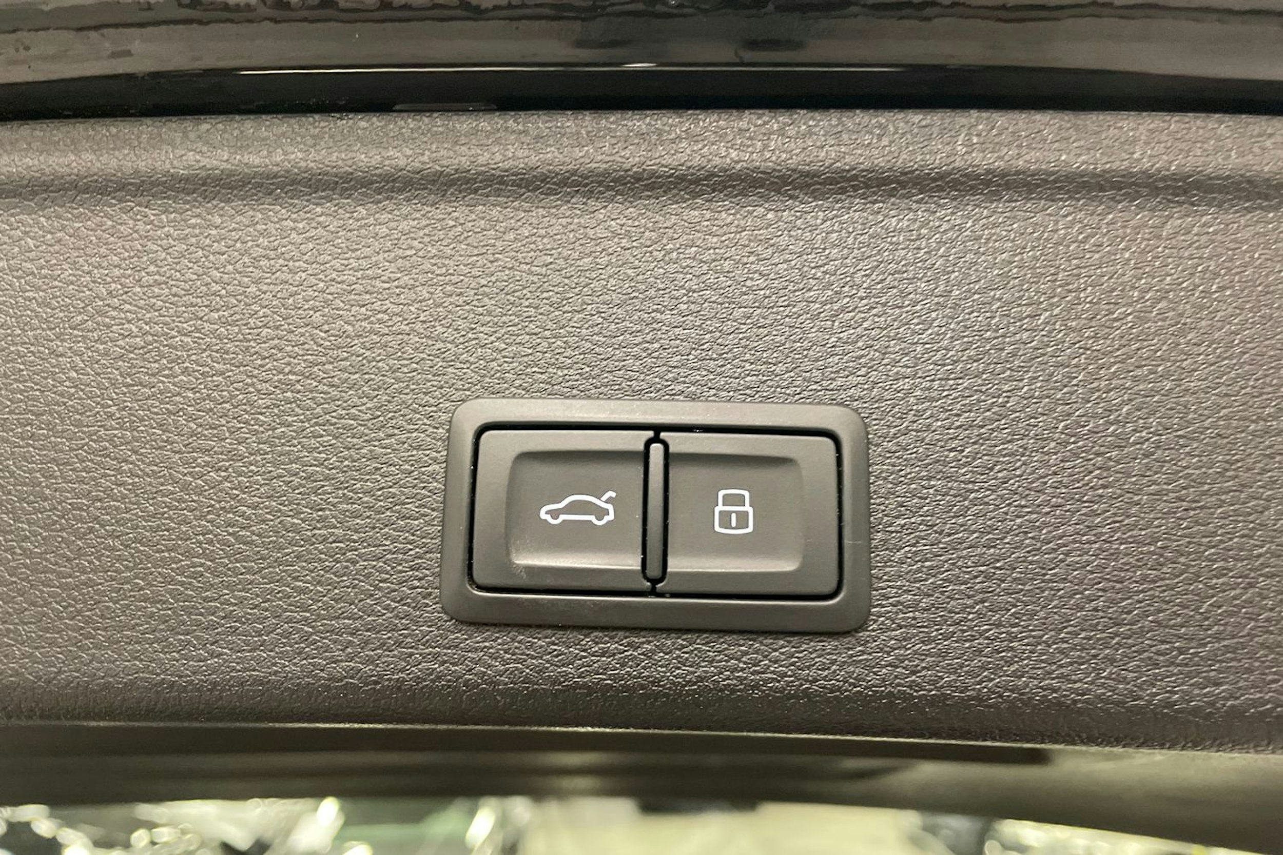 musta Audi A4 2023 kuva 16.