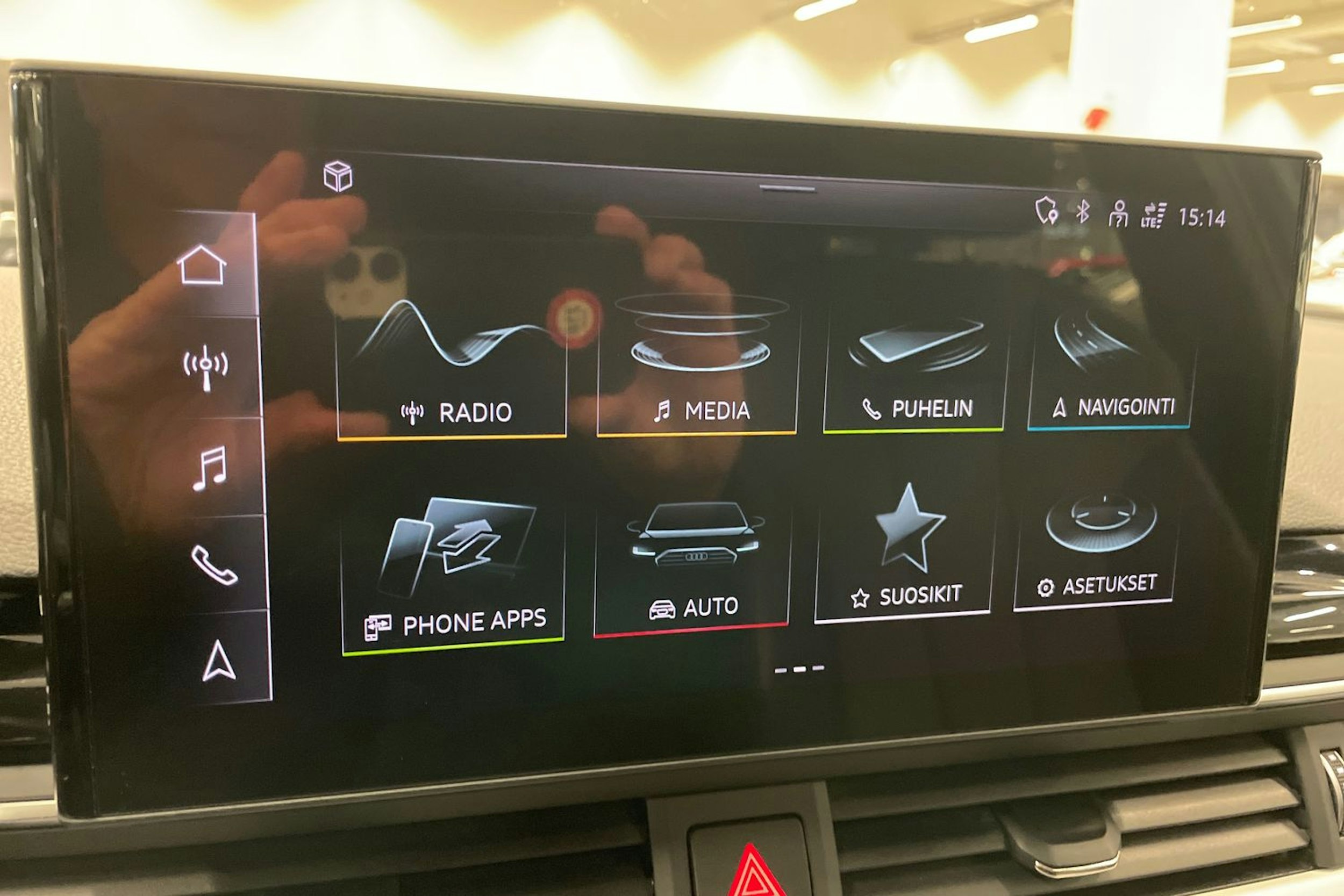 musta Audi A4 2023 kuva 20.