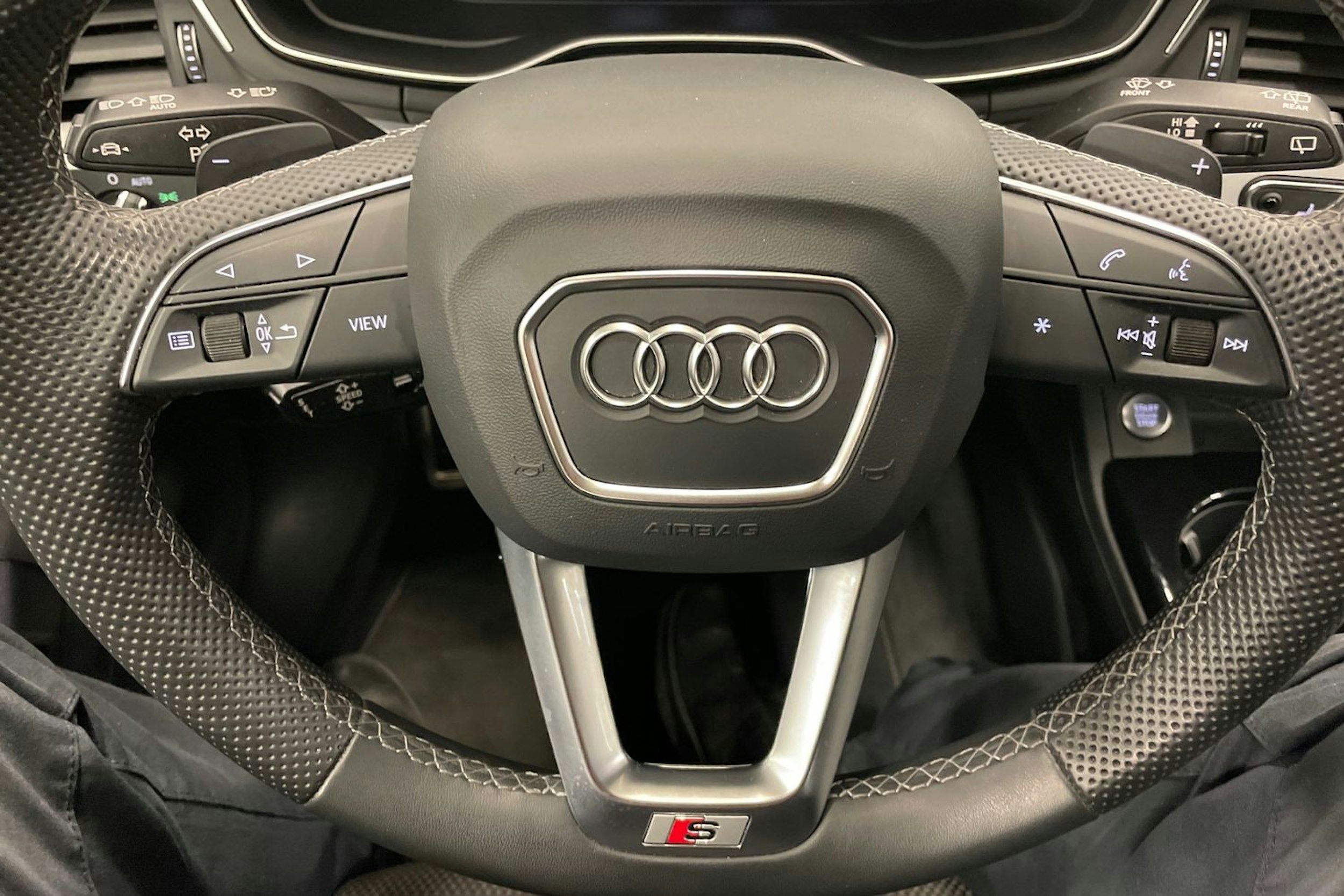 musta Audi A4 2023 kuva 25.