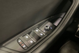 musta Audi A4 2023 kuva 27.