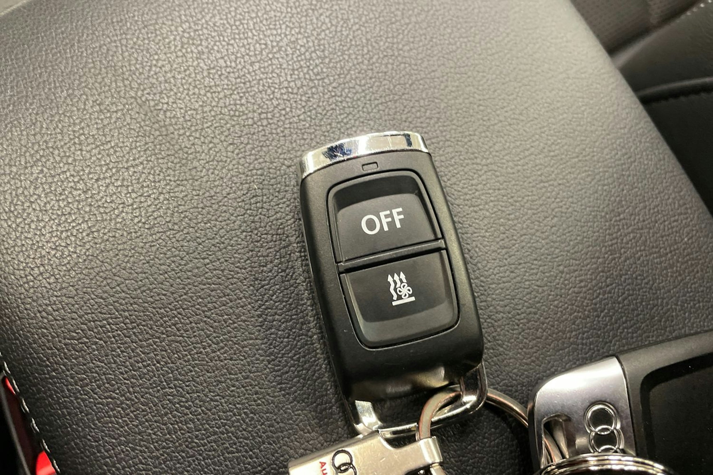 musta Audi A4 2023 kuva 29.