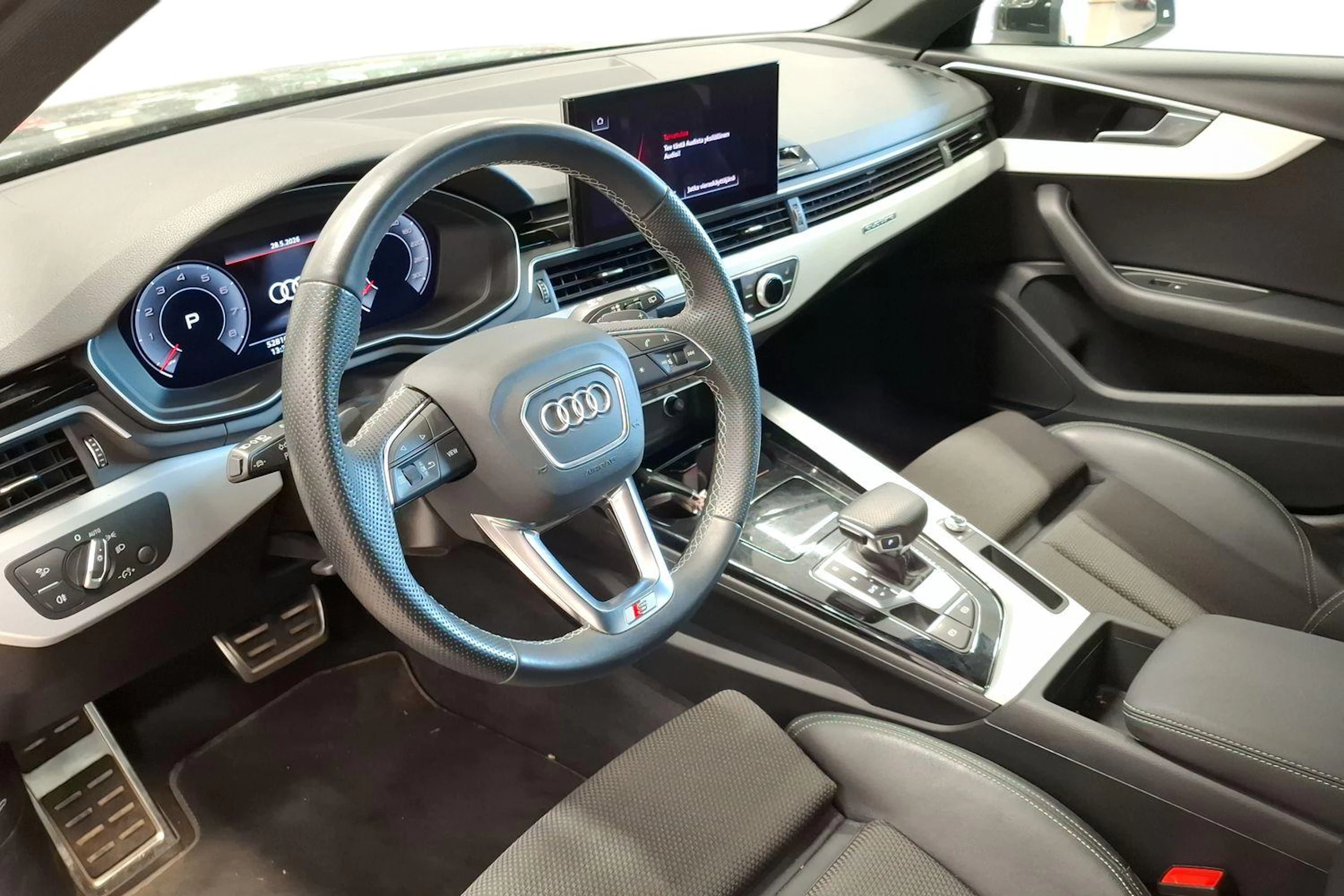 musta Audi A4 2023 kuva 3.
