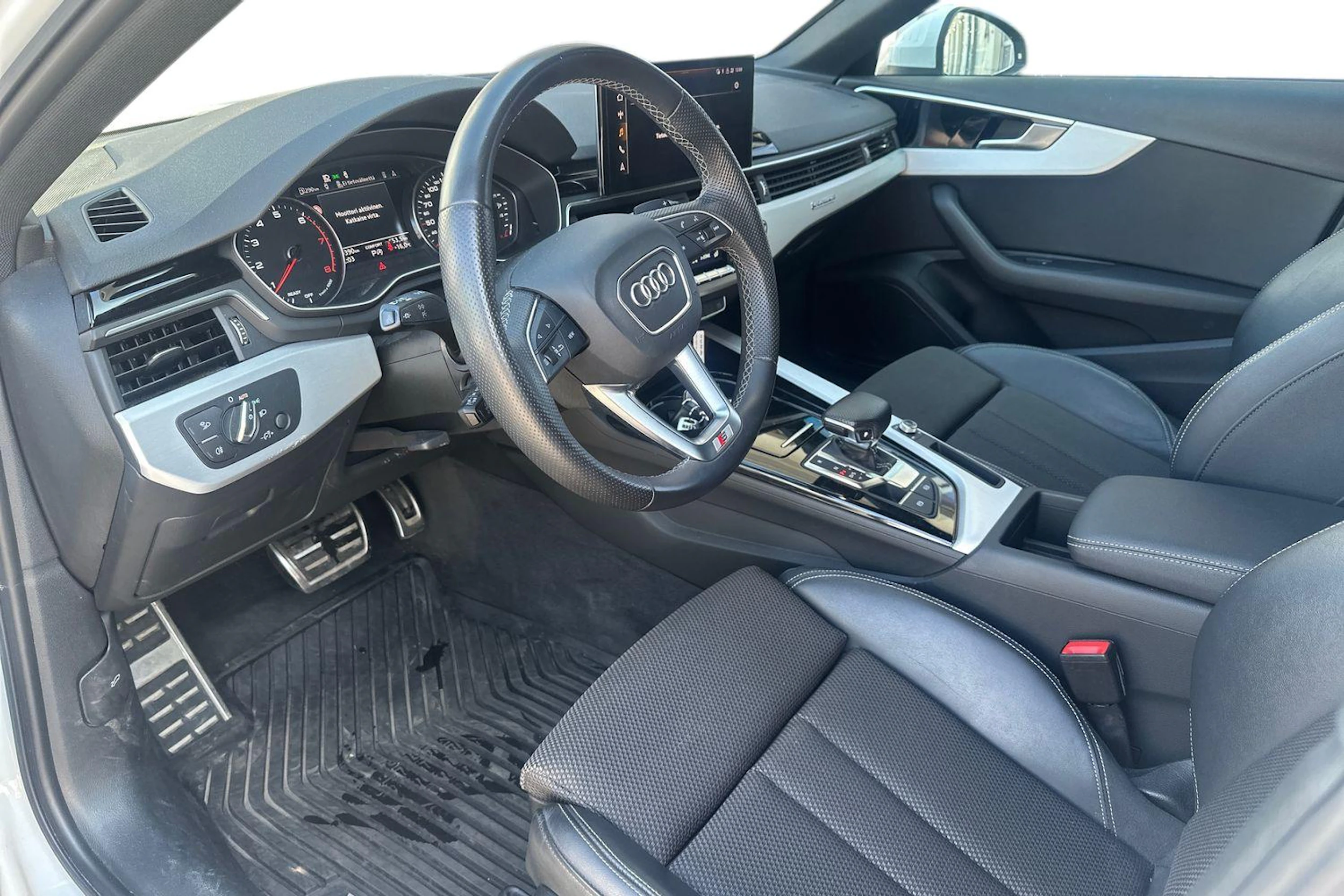 Valkoinen Audi A4 2023 kuva 3.