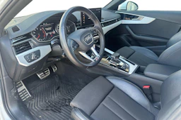 Valkoinen Audi A4 2023 kuva 3.