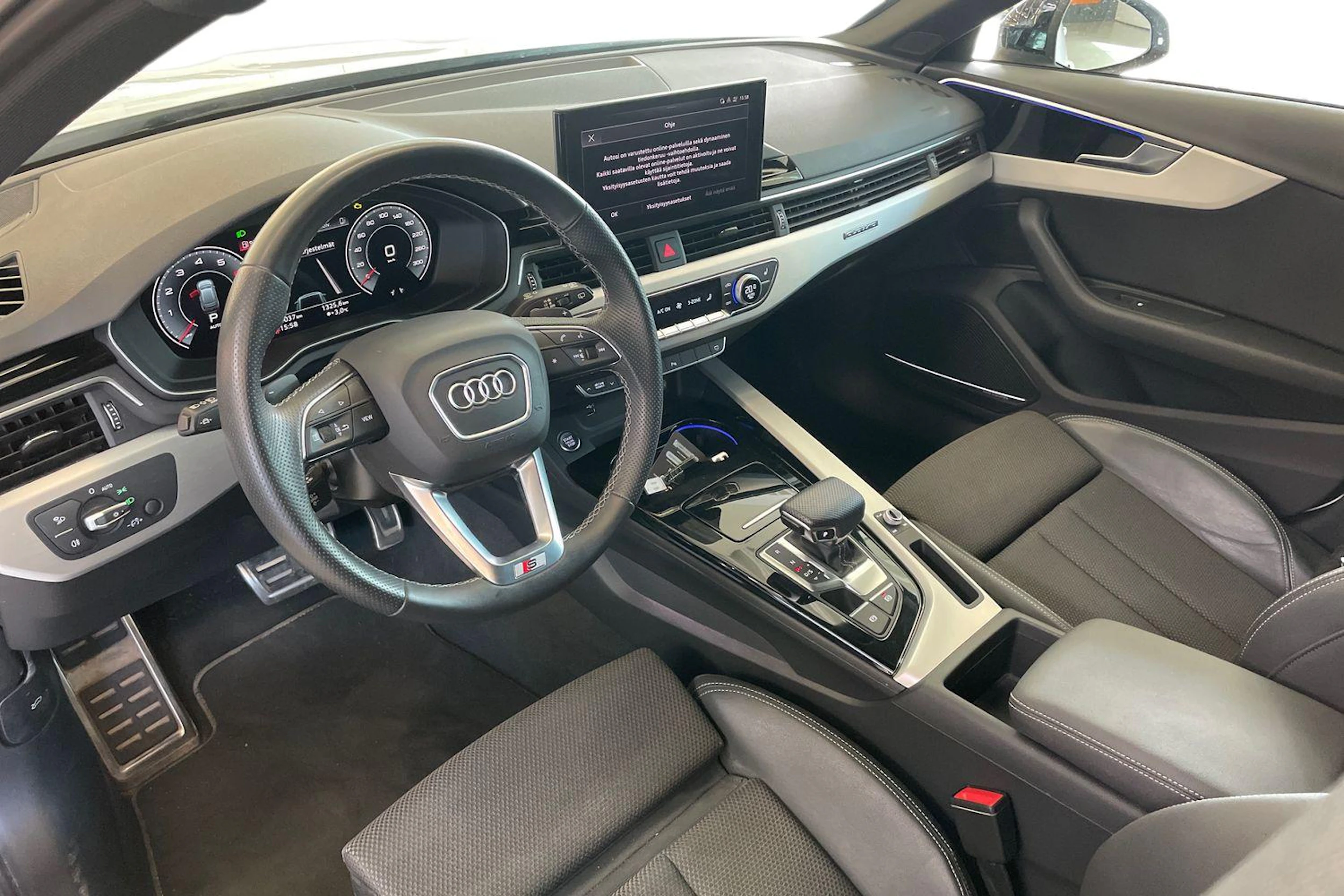 Valkoinen Audi A4 2023 kuva 8.