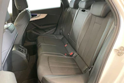 Valkoinen Audi A4 2023 kuva 11.