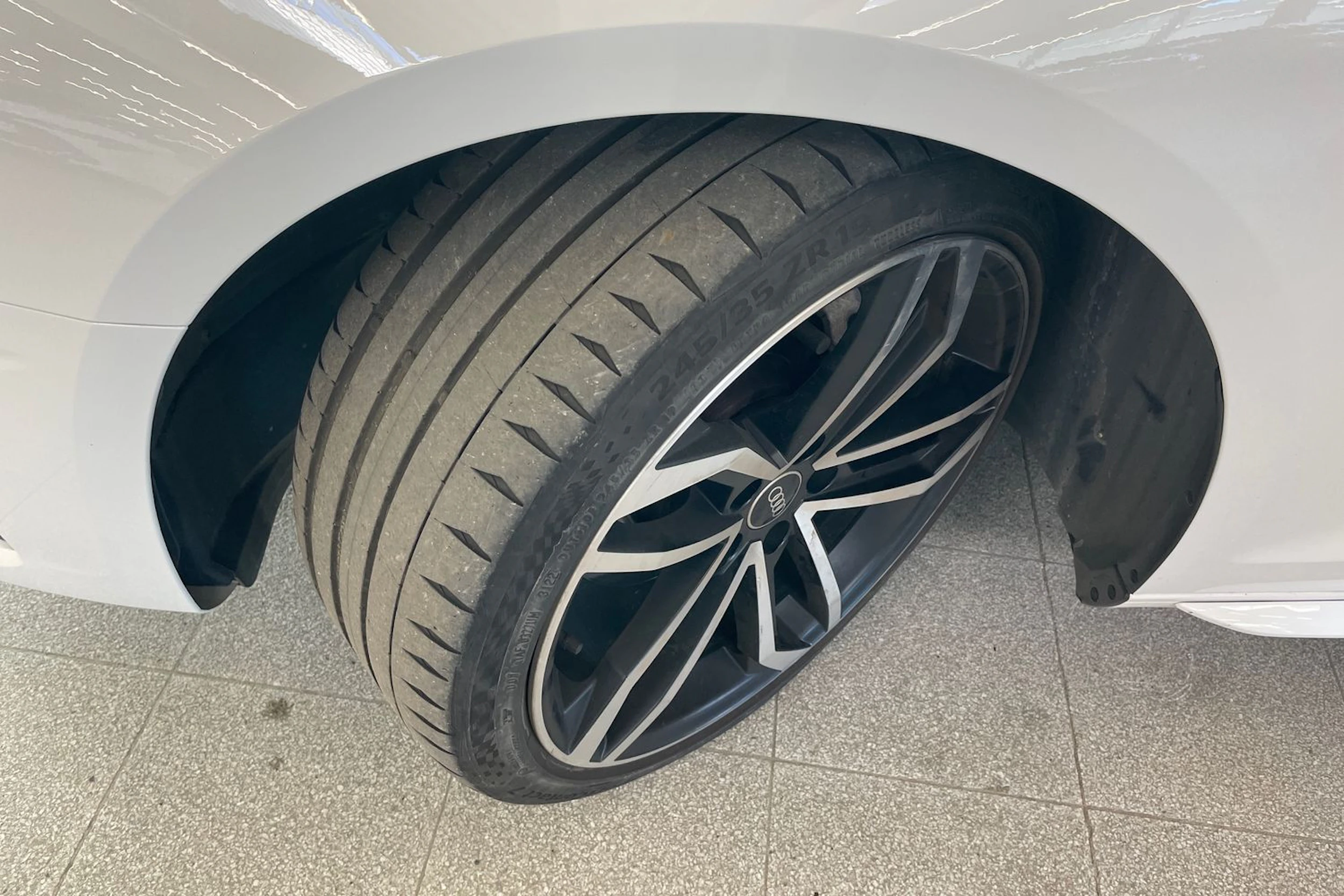 Valkoinen Audi A4 2023 kuva 13.