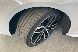 Valkoinen Audi A4 2023 kuva 13.