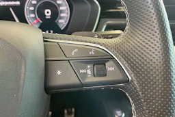 Valkoinen Audi A4 2023 kuva 17.