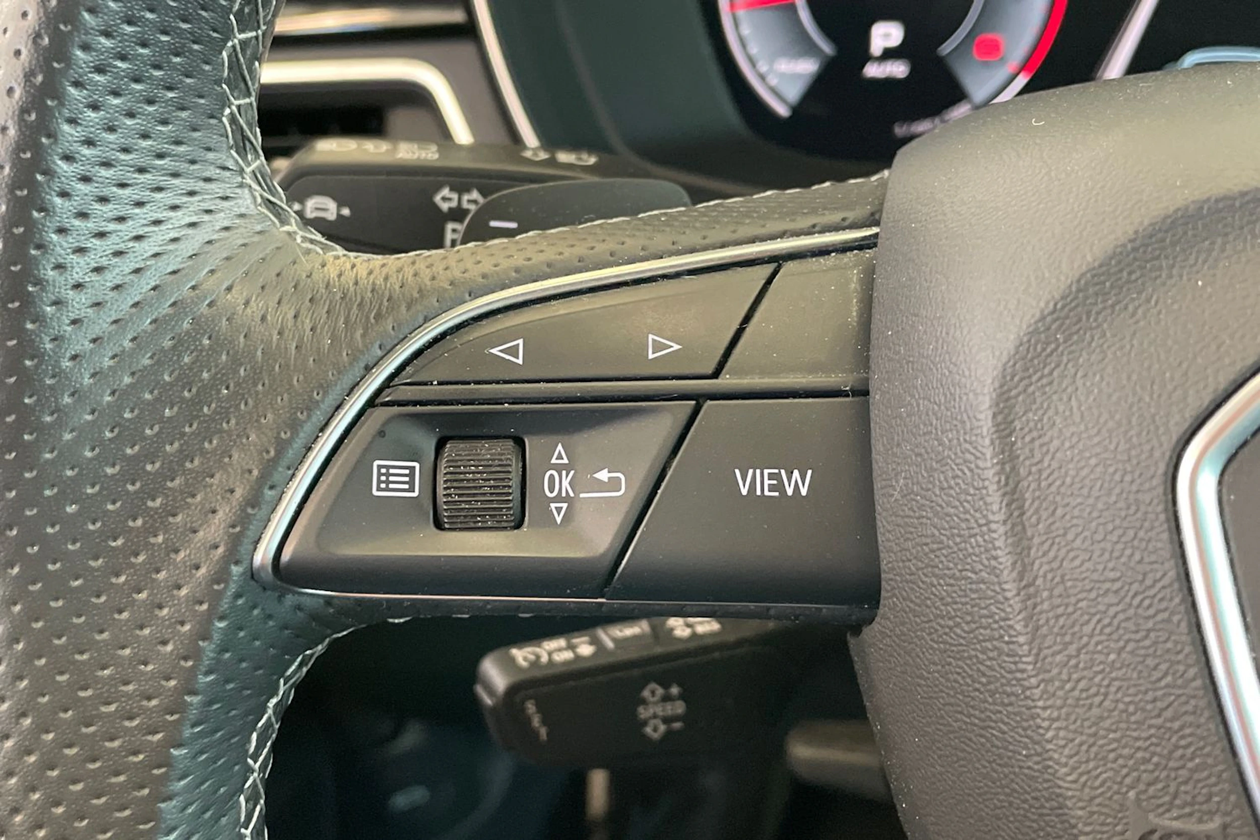 Valkoinen Audi A4 2023 kuva 18.