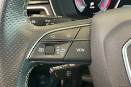 Valkoinen Audi A4 2023 kuva 18.