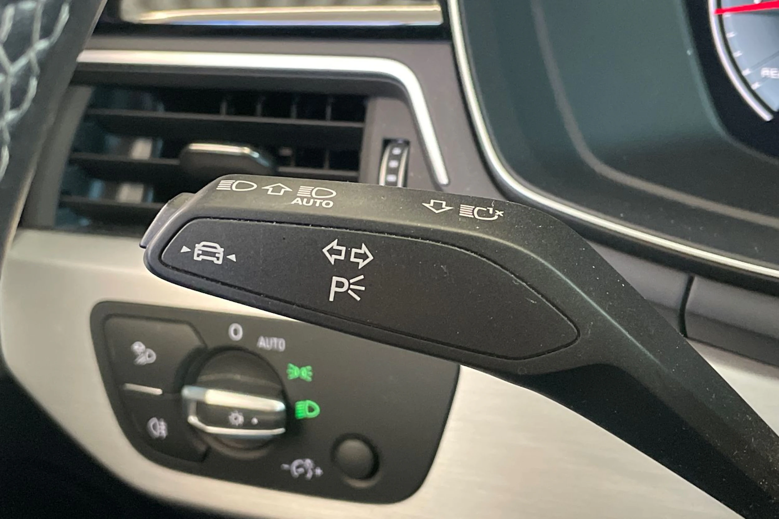 Valkoinen Audi A4 2023 kuva 20.